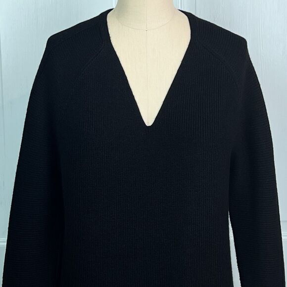 V-Neck Sweater Merino Wool Blend ATHLETA Hanover Refined Relaxed Fit Black Sz XS - Picture 3 of 14